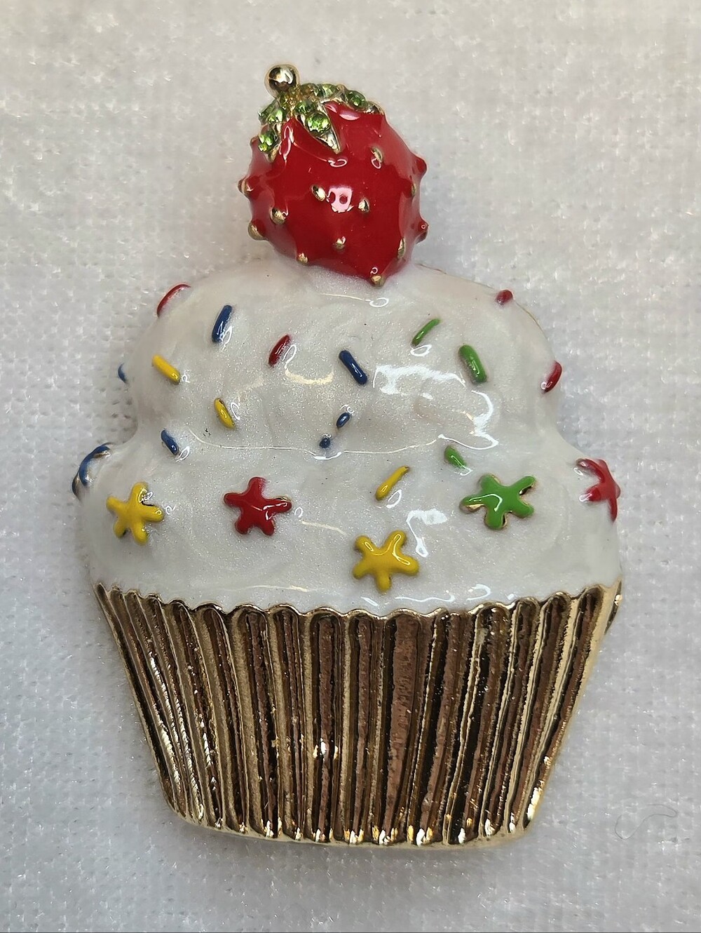 New Vintage-style Whimsical Strawberry Cupcake Enamel Brooch / Pin